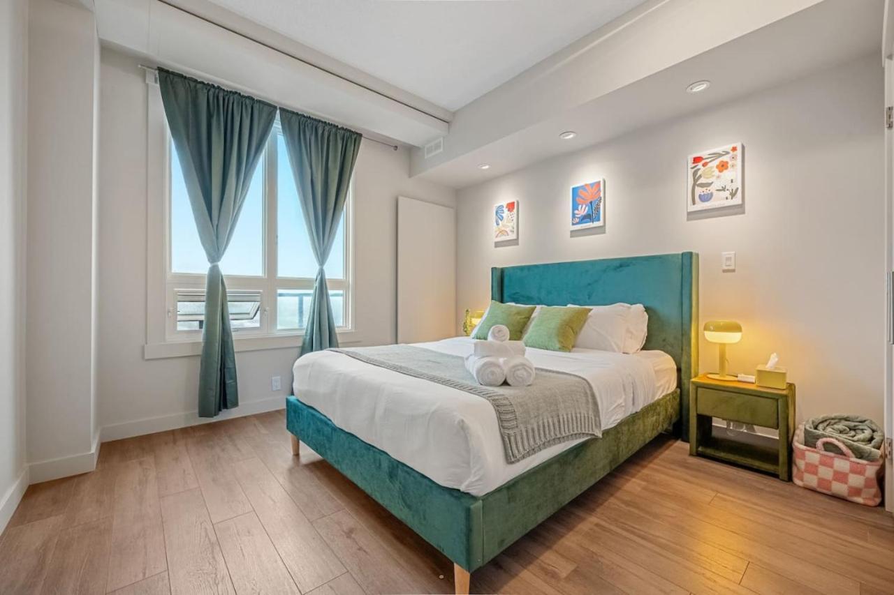 Upscale Penthouse Stay With Mountain & City Views, Free Parking, Bbq Grill, Office Space & More YYC Exteriér fotografie