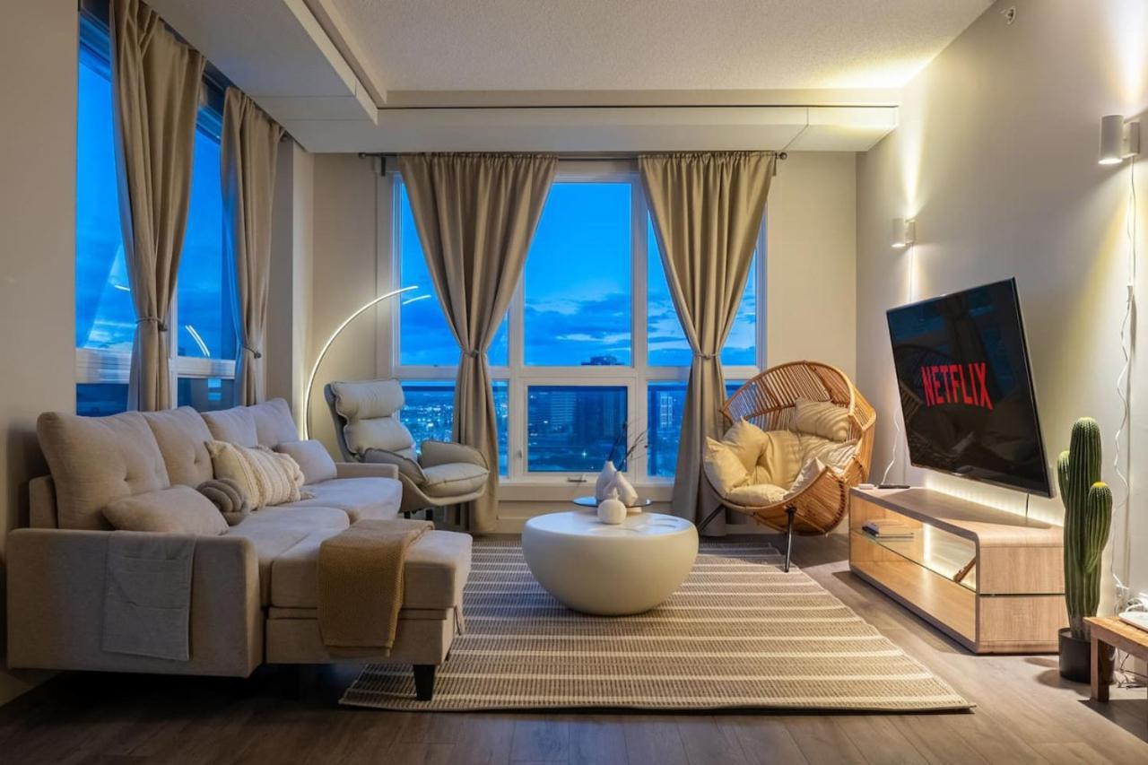 Upscale Penthouse Stay With Mountain & City Views, Free Parking, Bbq Grill, Office Space & More YYC Exteriér fotografie
