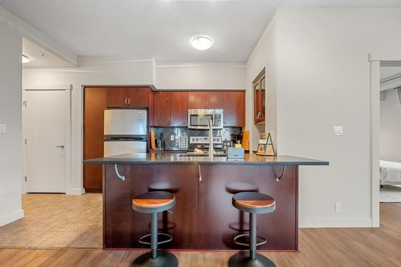 Upscale Penthouse Stay With Mountain & City Views, Free Parking, Bbq Grill, Office Space & More YYC Exteriér fotografie