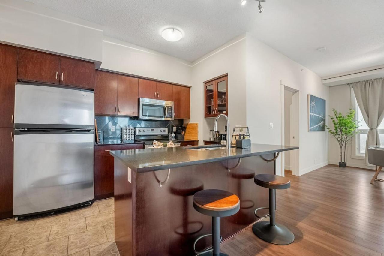 Upscale Penthouse Stay With Mountain & City Views, Free Parking, Bbq Grill, Office Space & More YYC Exteriér fotografie