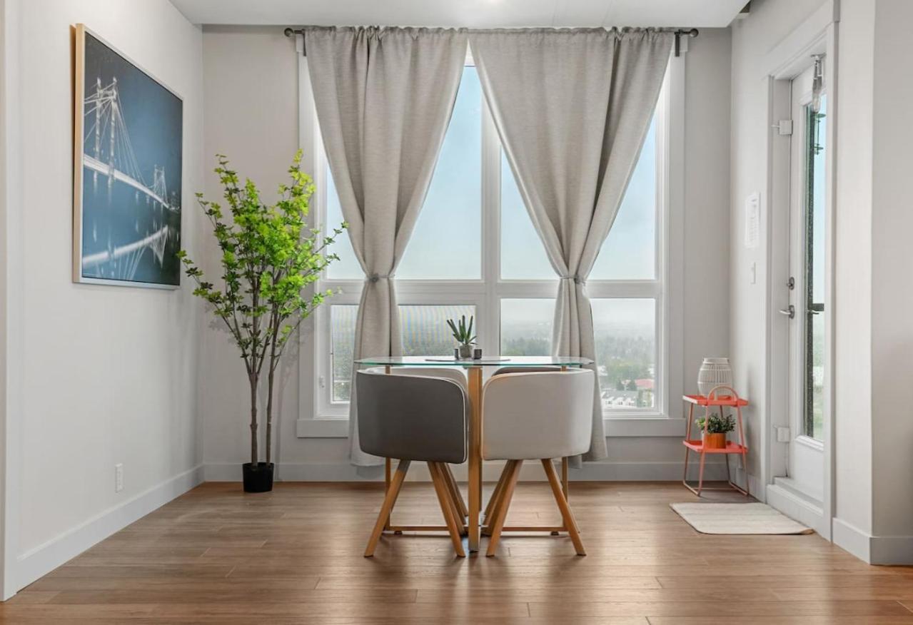 Upscale Penthouse Stay With Mountain & City Views, Free Parking, Bbq Grill, Office Space & More YYC Exteriér fotografie