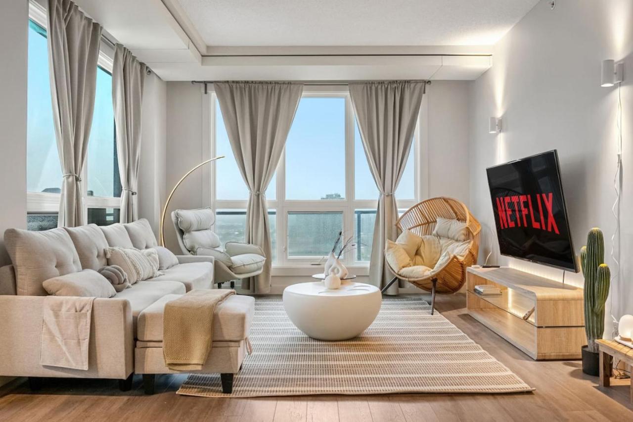 Upscale Penthouse Stay With Mountain & City Views, Free Parking, Bbq Grill, Office Space & More YYC Exteriér fotografie